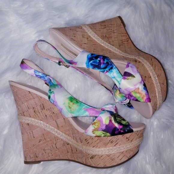 NWOT Guess Floral Platform Wedges - Picture 1 of 6